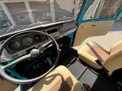 VW T2 1977 — L'icône du camping-car, moteur essence fiable et design intemporel — Innenraum