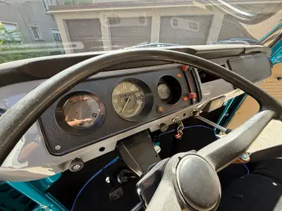 VW T2 1977 — L'icône du camping-car, moteur essence fiable et design intemporel — Armaturenbrett