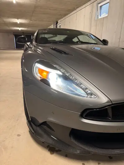 Aston Martin V12 Vanquish S — Le coupé sport légendaire à 33 200 km — Seitenansicht