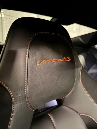 Aston Martin V12 Vanquish S — Le coupé sport légendaire à 33 200 km — Innenraum