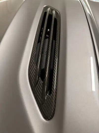 Aston Martin V12 Vanquish S — Le coupé sport légendaire à 33 200 km — Miniatur 12