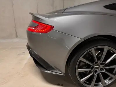 Aston Martin V12 Vanquish S — Le coupé sport légendaire à 33 200 km — Miniatur 15