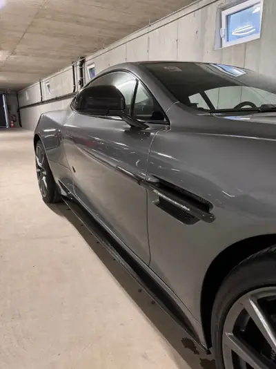 Aston Martin V12 Vanquish S — Le coupé sport légendaire à 33 200 km — Miniatur 16