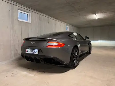 Aston Martin V12 Vanquish S — Le coupé sport légendaire à 33 200 km — Miniatur 17