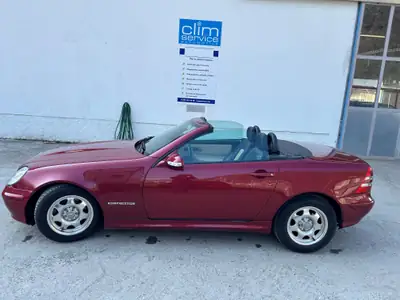 Mercedes-Benz SLK 200 Kompressor — Roadster sportif rouge métallisé, moteur suralimenté — Seitenansicht