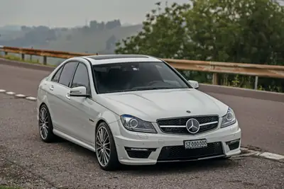 Mercedes-Benz C 63 AMG — Berline sportive haute performance, 487 ch, entretien récent — Außenansicht