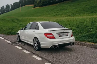 Mercedes-Benz C 63 AMG — Berline sportive haute performance, 487 ch, entretien récent — Miniatur 9