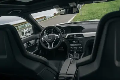 Mercedes-Benz C 63 AMG — Berline sportive haute performance, 487 ch, entretien récent — Miniatur 10