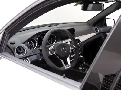 Mercedes-Benz C 63 AMG — Berline sportive haute performance, 487 ch, entretien récent — Miniatur 11