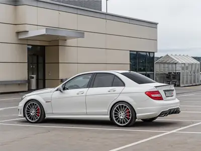 Mercedes-Benz C 63 AMG — Berline sportive haute performance, 487 ch, entretien récent — Miniatur 13