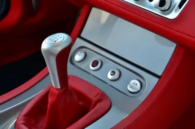 BMW Z8 Roadster 2001 — Légendaire cabriolet sport, 400 ch, très faible kilométrage — Miniatura 10