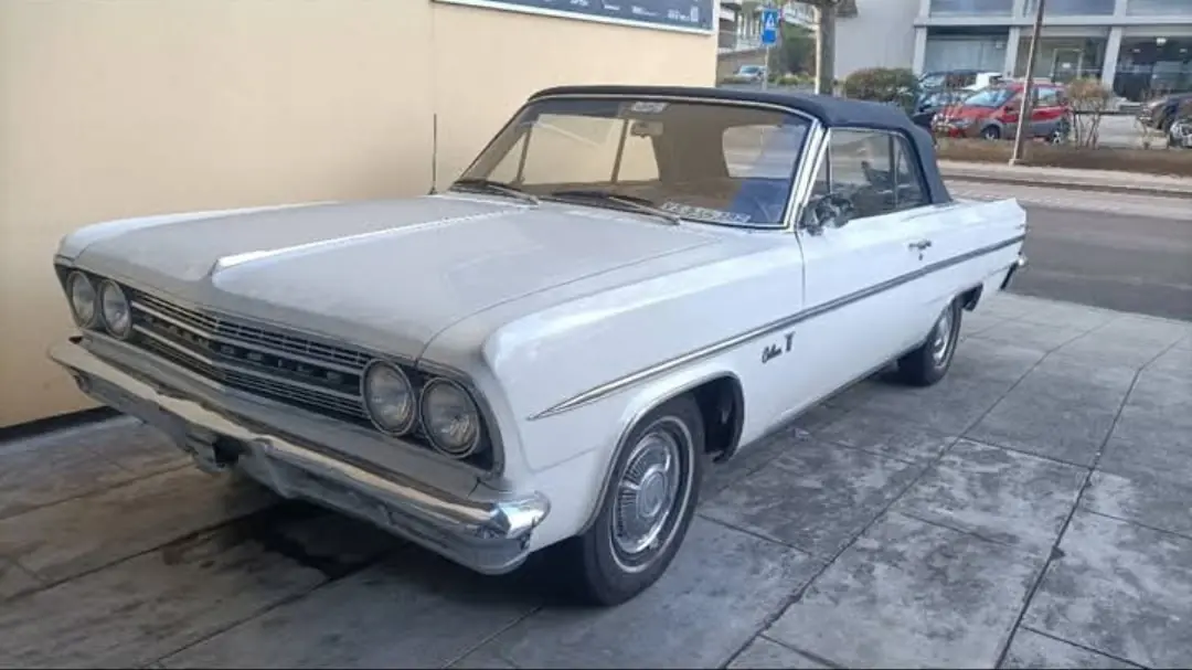 Oldsmobile Cutlass F85 cabriolet 1963 — Classic américain V8 small block authentique
