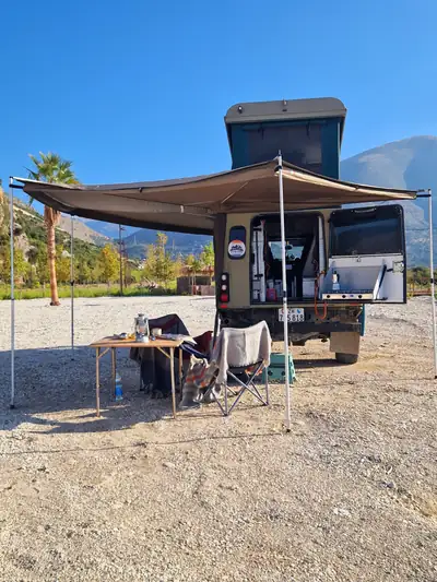 Land Rover Defender 130 — L'aventurier diesel robuste, préparation expedition complète — arrière