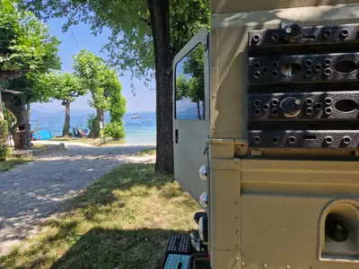 Land Rover Defender 130 — L'aventurier diesel robuste, préparation expedition complète — Miniature 9