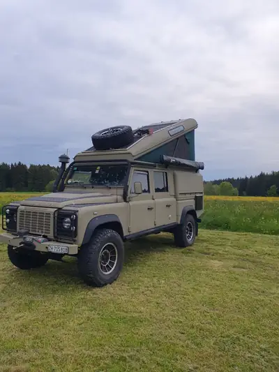 Land Rover Defender 130 — L'aventurier diesel robuste, préparation expedition complète — Miniature 7