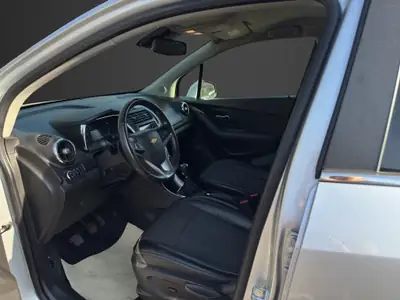 Chevrolet Trax 1.4T LT 4WD — SUV compact 4x4, moteur turbo, carnet d'entretien à jour — Thumbnail 14
