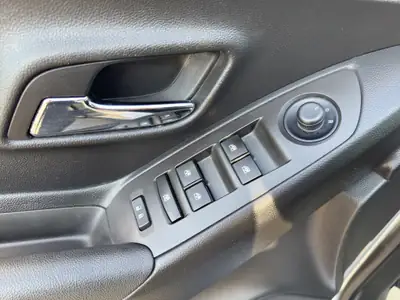Chevrolet Trax 1.4T LT 4WD — SUV compact 4x4, moteur turbo, carnet d'entretien à jour — Thumbnail 13