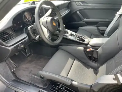 Porsche 911 GT3 Touring — Légendaire sportive manuelle, 4000 km seulement — intérieur