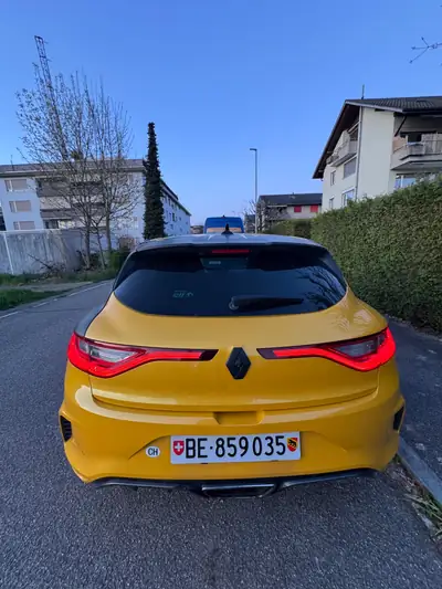 Renault Mégane RS 280 EDC — Sportive haute performance, design jaune signature — Armaturenbrett
