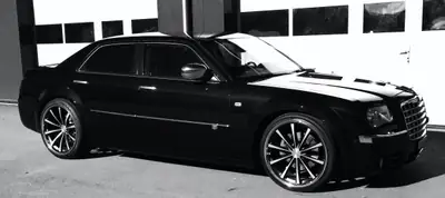 Chrysler 300C 3.5 V6 — Berline américaine de prestige, première main, 54'000 km — Heckansicht