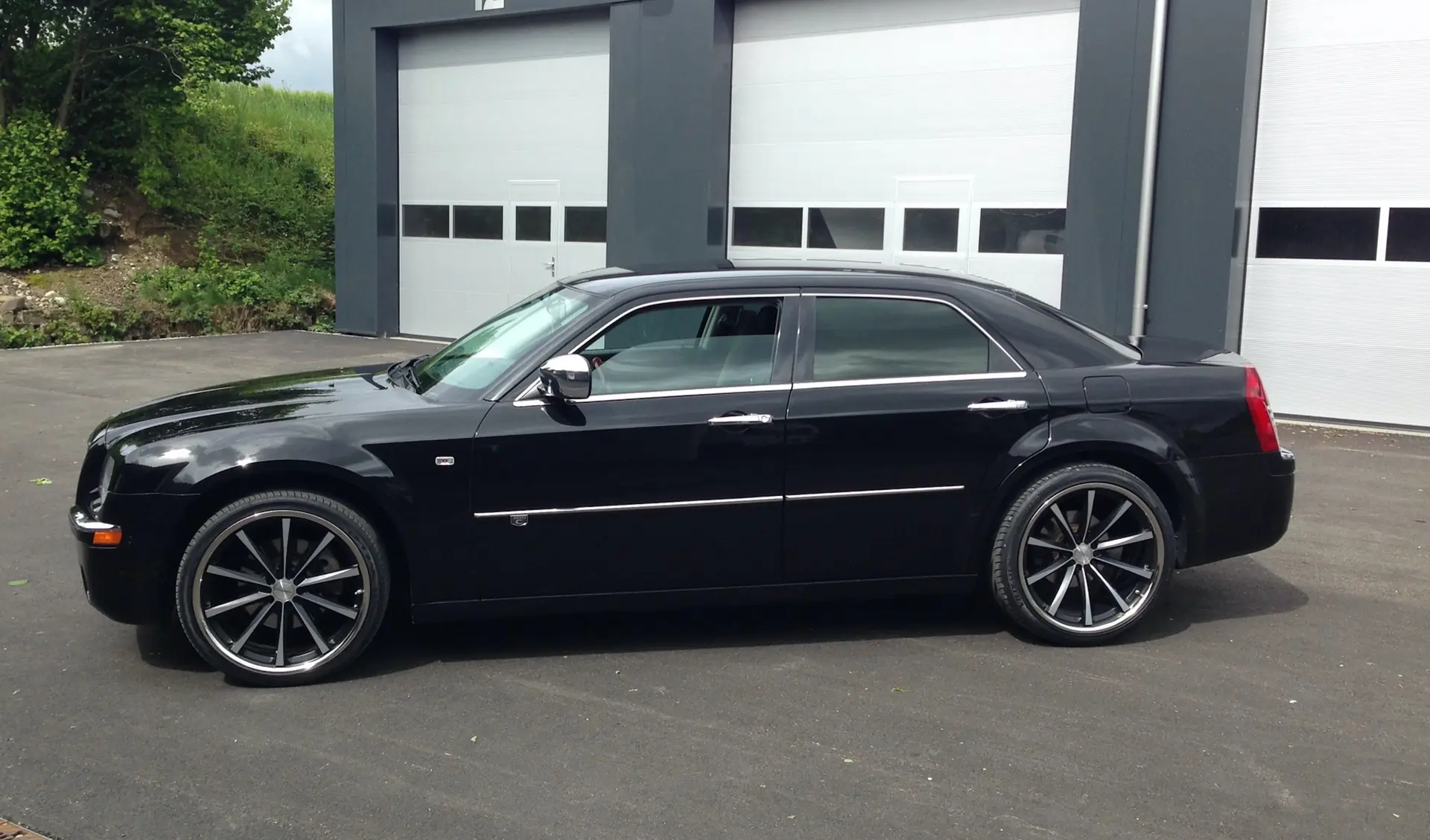 Chrysler 300C 3.5 V6 — Berline américaine de prestige, première main, 54'000 km — Außenansicht