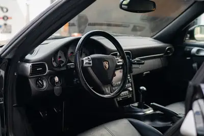 Porsche 911 Cabrio Carrera S — Le roadster iconique avec 385 ch et toit ouvert — arrière