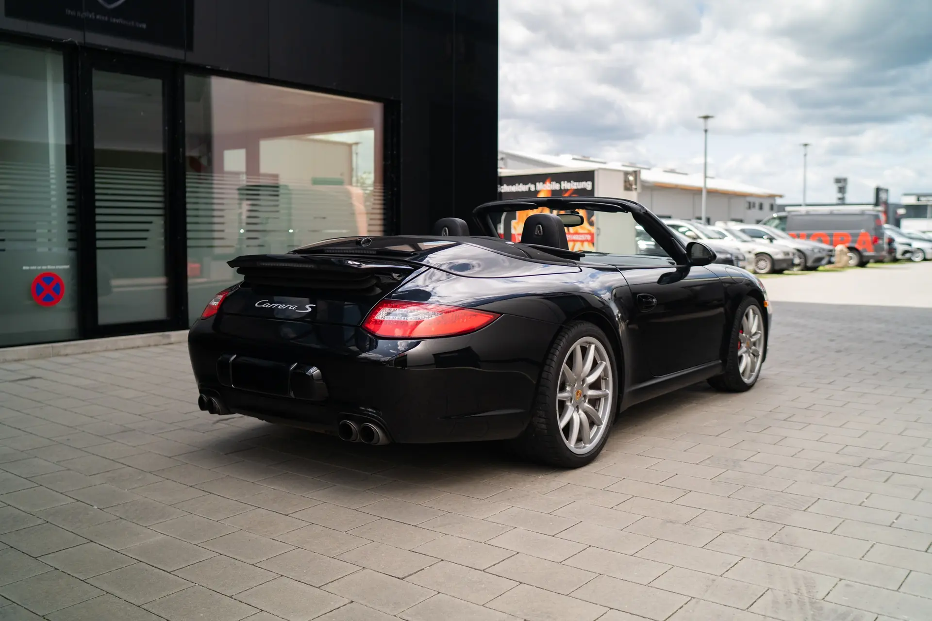 Porsche 911 Cabrio Carrera S — Le roadster iconique avec 385 ch et toit ouvert — vue extérieure