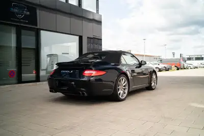 Porsche 911 Cabrio Carrera S — Le roadster iconique avec 385 ch et toit ouvert — intérieur