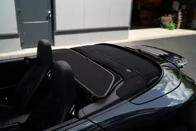 Porsche 911 Cabrio Carrera S — Le roadster iconique avec 385 ch et toit ouvert — détail