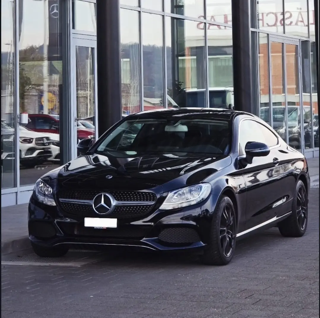Mercedes-Benz C 180 AMG Line Coupé — Élégance sportive et moteur économe — vue extérieure