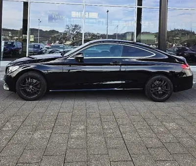 Mercedes-Benz C 180 AMG Line Coupé — Élégance sportive et moteur économe — côté