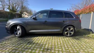 Audi Q7 3.0 TFSI quattro — SUV 7 places premium, 333 ch, quatre roues motrices — vue extérieure