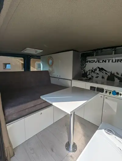 Ford Transit 2.2 TDCi 280 M — Van aménagé isolé, moteur fiable 85 ch — vista posteriore