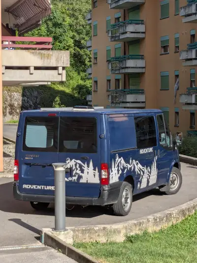 Ford Transit 2.2 TDCi 280 M — Van aménagé isolé, moteur fiable 85 ch — vista esterna