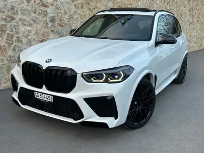 BMW X5M 2020 — SUV haute performance, 625 ch et équipements de luxe — side view