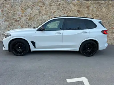 BMW X5M 2020 — SUV haute performance, 625 ch et équipements de luxe — detail