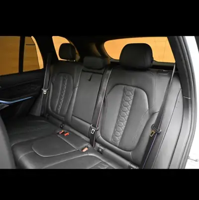 BMW X5M 2020 — SUV haute performance, 625 ch et équipements de luxe — Thumbnail 12