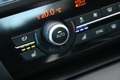 BMW M5 Competition Drivelogic — Berline sport 575 ch, finitions premium Alcantara — Thumbnail 12