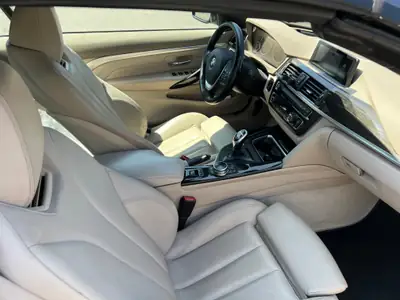 BMW 435i Cabriolet Steptronic — Roadster sportif sans toit, 306 ch à faible kilométrage — intérieur