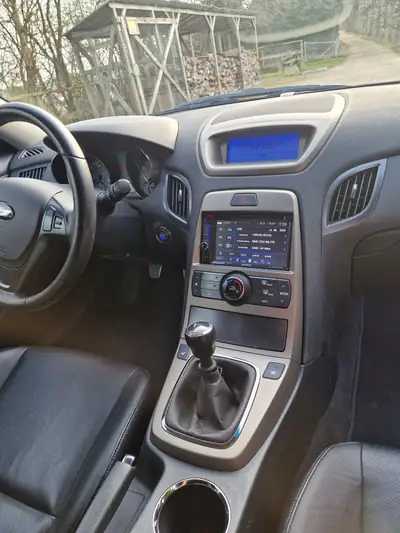 Hyundai Genesis 2.0 Turbo — Coupé sportif affûté, 40'000 km seulement — fianco