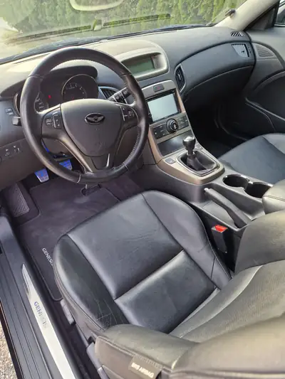 Hyundai Genesis 2.0 Turbo — Coupé sportif affûté, 40'000 km seulement — interni
