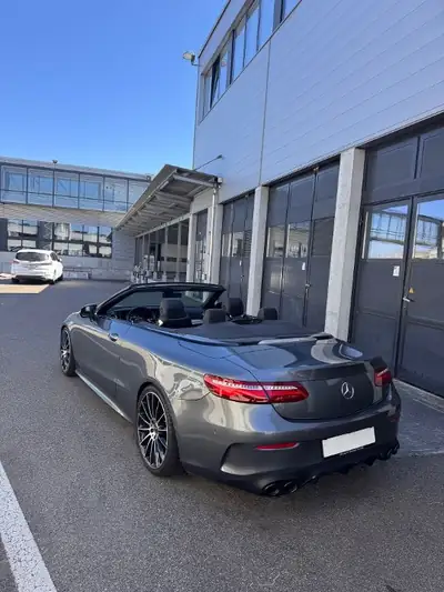 Mercedes-Benz E 200 Cabriolet AMG Line — Élégance décapotable 4WD, 98 000 km — vista posteriore
