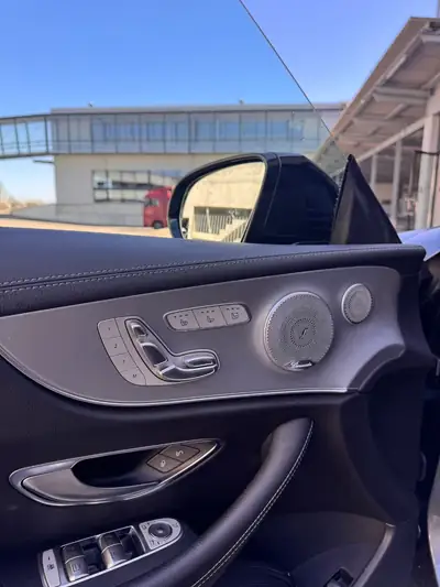 Mercedes-Benz E 200 Cabriolet AMG Line — Élégance décapotable 4WD, 98 000 km — cruscotto