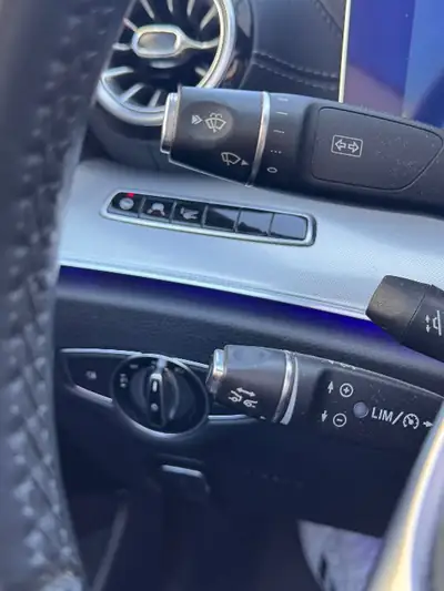 Mercedes-Benz E 200 Cabriolet AMG Line — Élégance décapotable 4WD, 98 000 km — Miniatura 8