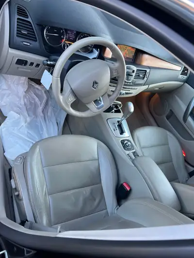 Renault Laguna 2.0 16V T Dynamique — Berline élégante, motorisation performante, sans sinistre — tableau de bord