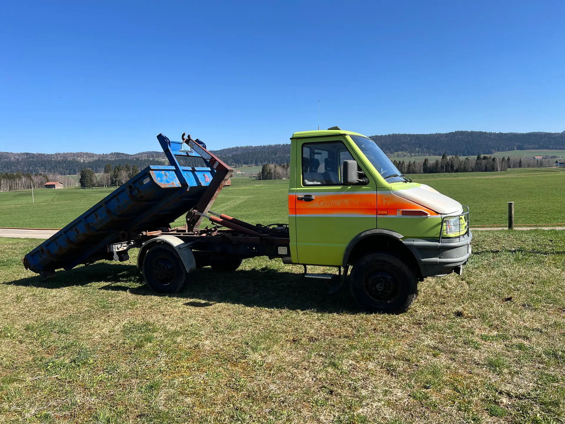 IVECO Turbo Daily 40.10 — Benne basculante robuste, bras multilift intégré — vue extérieure