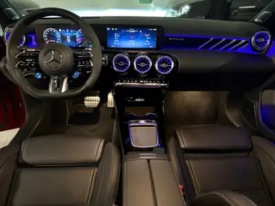 Mercedes-Benz A 35 AMG — Compacte haute performance, 320 ch, 14 000 km seulement — fianco