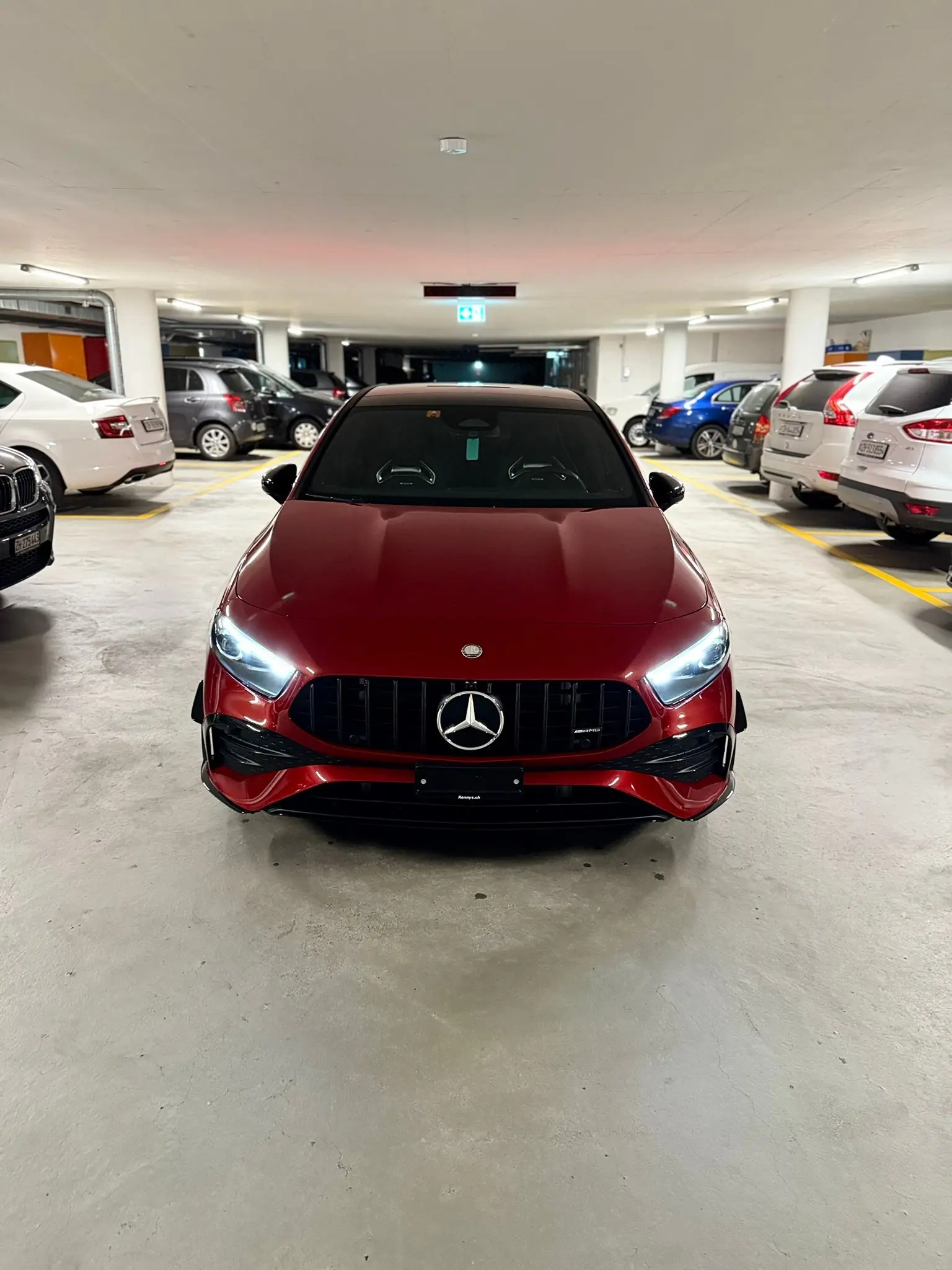 Mercedes-Benz A 35 AMG — Compacte haute performance, 320 ch, 14 000 km seulement — vista esterna