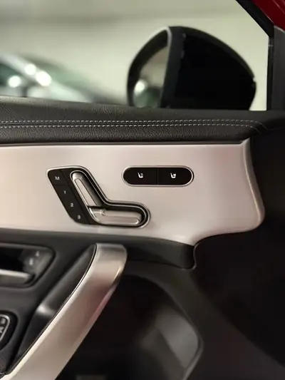 Mercedes-Benz A 35 AMG — Compacte haute performance, 320 ch, 14 000 km seulement — Miniatura 16