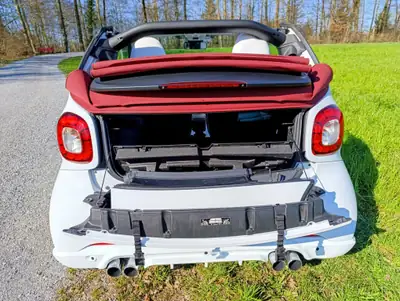 Smart Fortwo Carlson Twinmatic — Cabriolet blanc pétillant, moteur performant 120 ch — Außenansicht